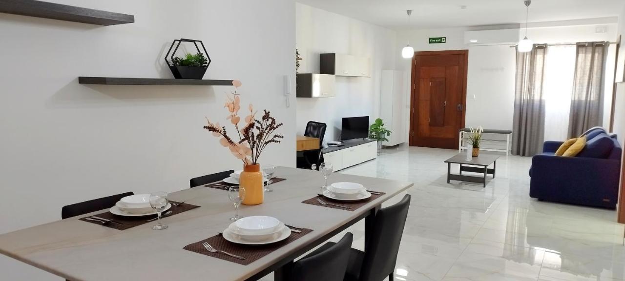 Large And Modern Apartment In The Centre Of Malta Mosta Exterior foto